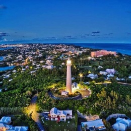 We are constantly adding to our Portwalk Black Card program which gives exclusive discounts to our residents. Be it local restaurants, shops, gym memberships and much more. We recently added two Bermuda vacation homes to that list! 🇧🇲 🌴 🌊 🌞 Instagram post from @residencesatportwalkplace on April 21, 2022 15:34:54pm